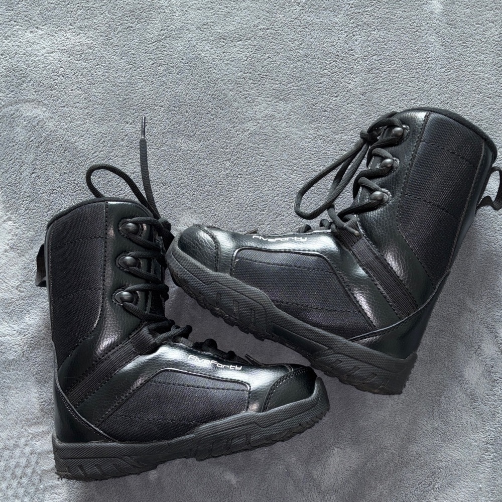 540 Five Forty youth snowboarding snowboard boots 3 boys fiveforty